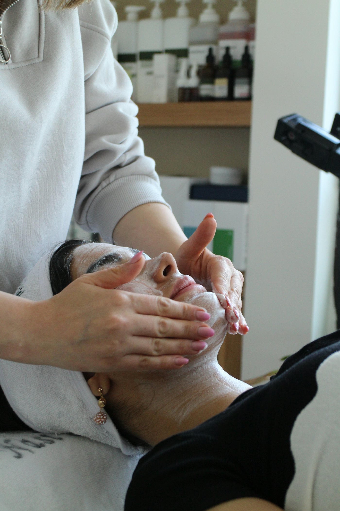Tratamiento facial en una cabina de estética